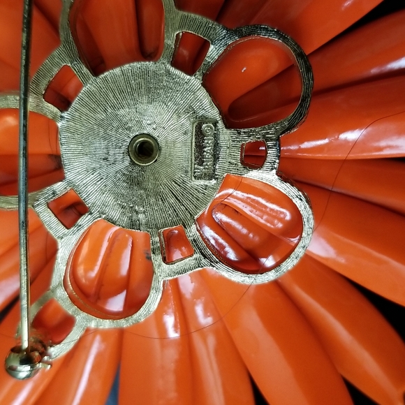 Crown trifari large Coral brooch - Picture 4 of 4